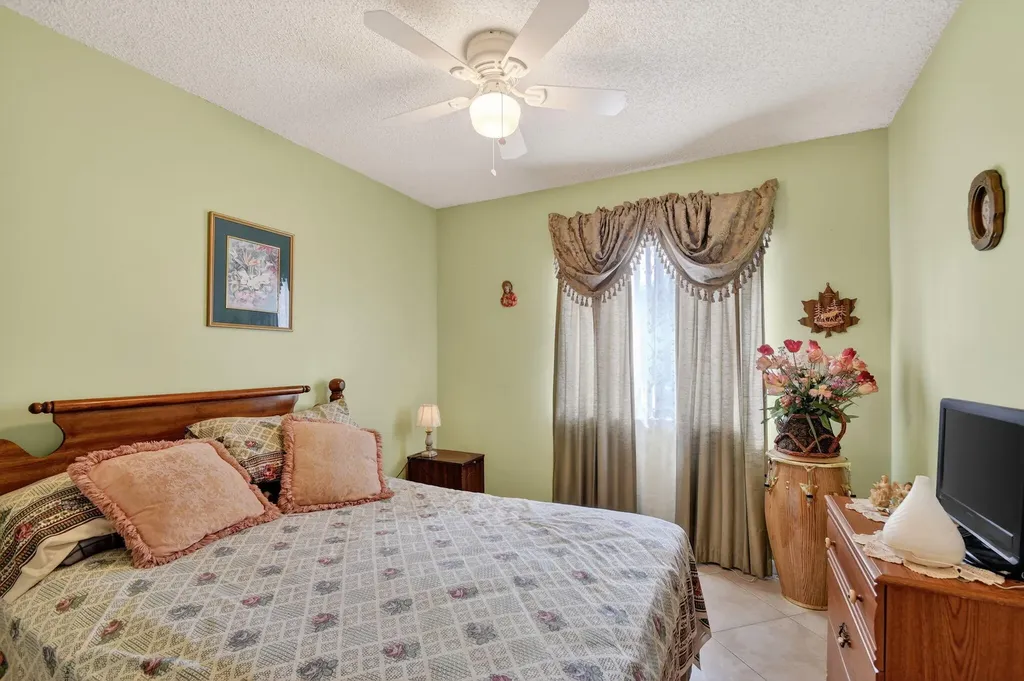 6049 Strawberry Lakes Circle Lake Worth FL 33463