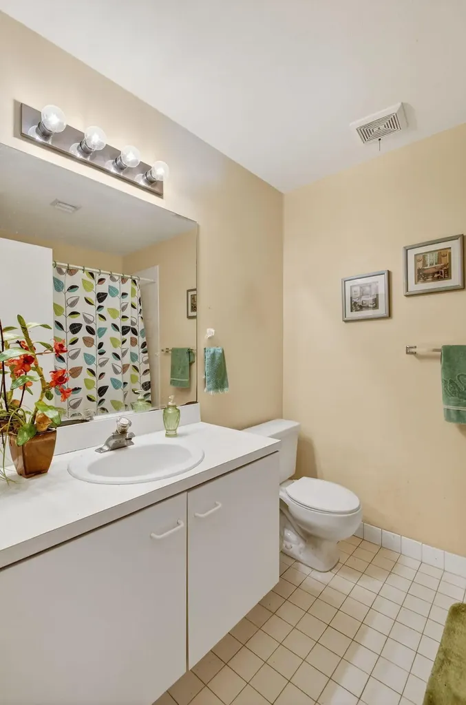 6049 Strawberry Lakes Circle Lake Worth FL 33463