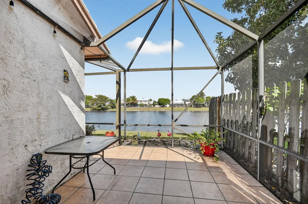 6049 Strawberry Lakes Circle Lake Worth FL 33463