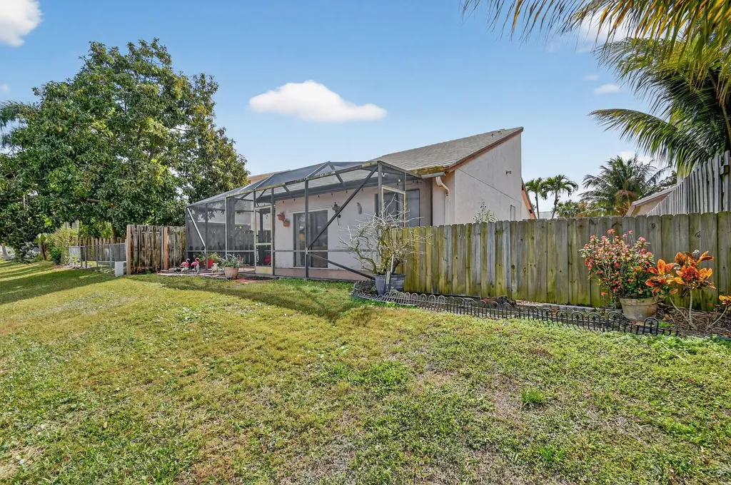 6049 Strawberry Lakes Circle Lake Worth FL 33463