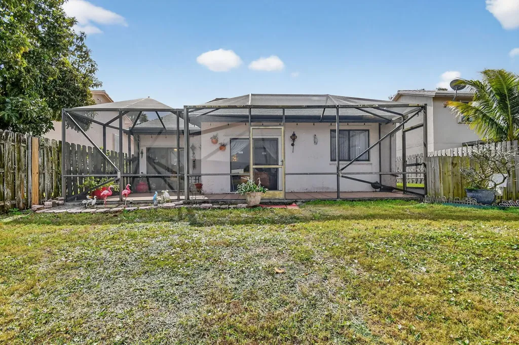 6049 Strawberry Lakes Circle Lake Worth FL 33463