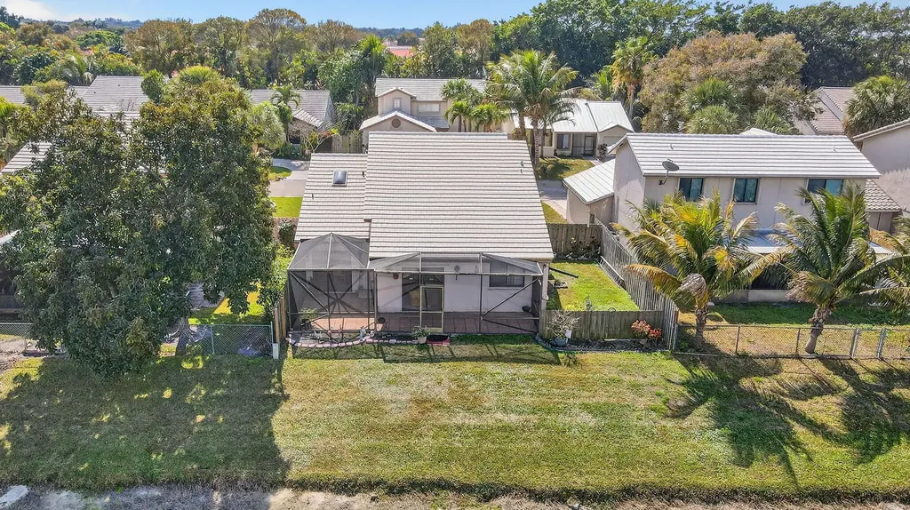 6049 Strawberry Lakes Circle Lake Worth FL 33463