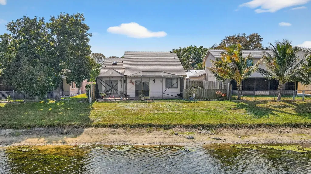 6049 Strawberry Lakes Circle Lake Worth FL 33463