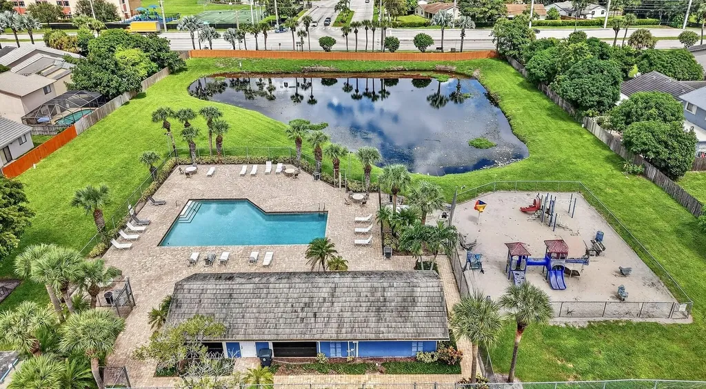 6049 Strawberry Lakes Circle Lake Worth FL 33463