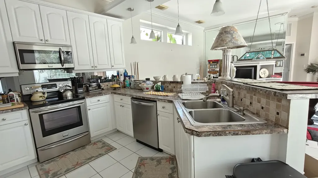588 SW Saint Johns Bay Port St Lucie FL 34986