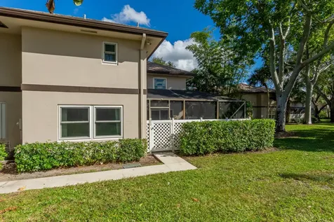 31 Clinton Court Royal Palm Beach FL 33411