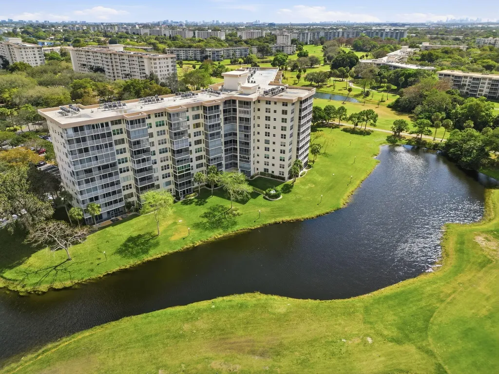 3507 Oaks Way Pompano Beach FL 33069
