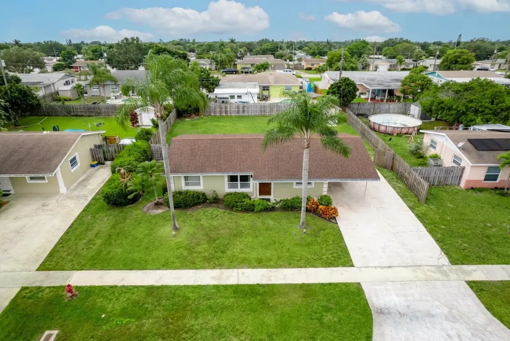 425 Palo Alto Drive Palm Springs FL 33461