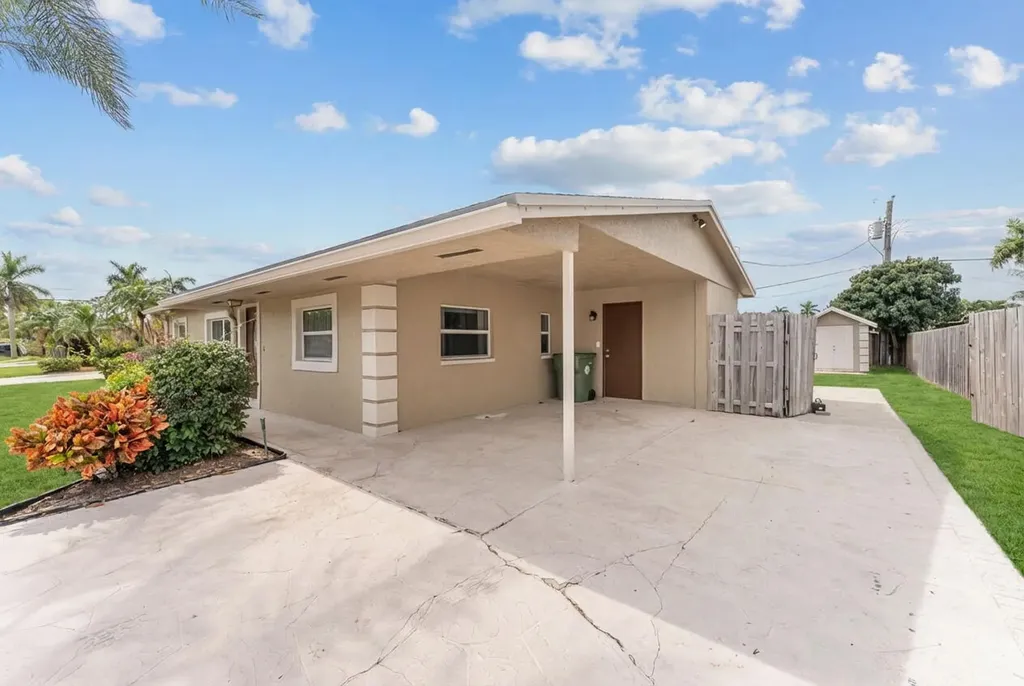 425 Palo Alto Drive Palm Springs FL 33461