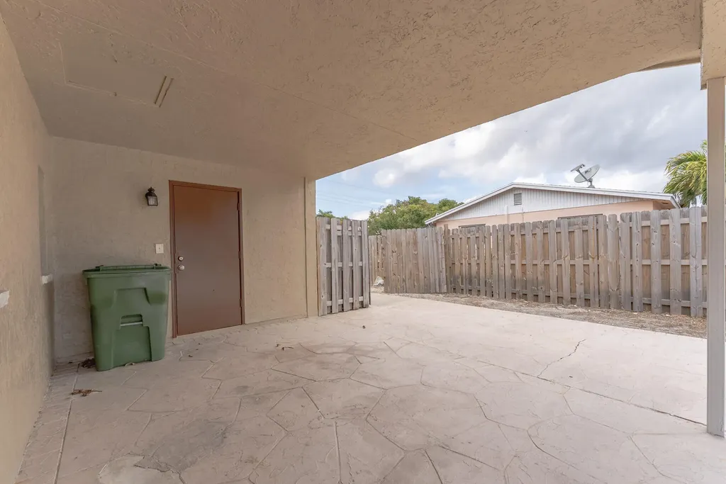 425 Palo Alto Drive Palm Springs FL 33461