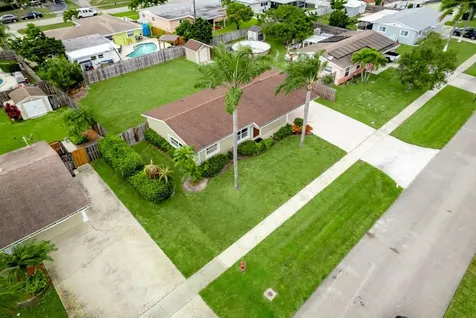 425 Palo Alto Drive Palm Springs FL 33461