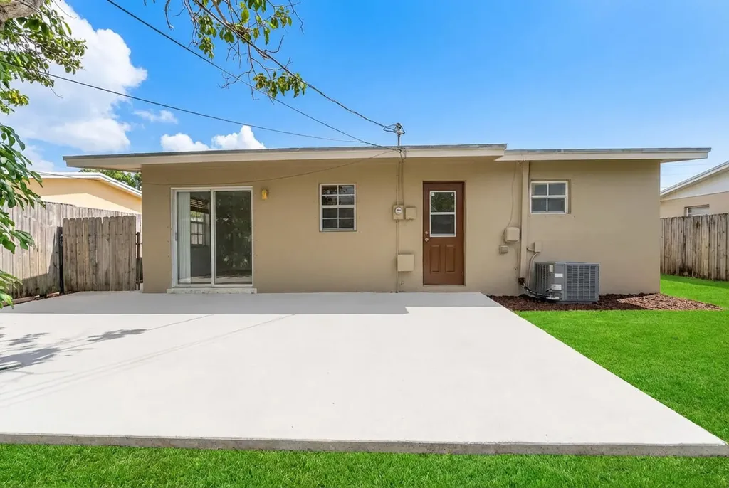63 Andros Road Palm Springs FL 33461