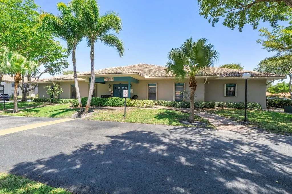 9960 Pineapple Tree Drive Boynton Beach FL 33436