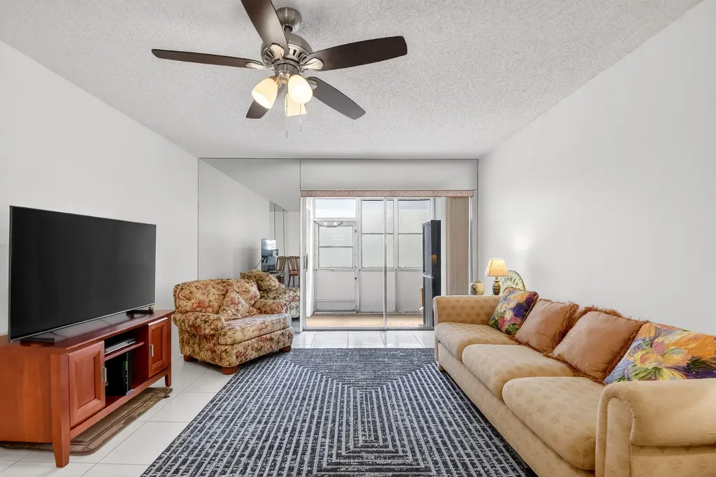 2593 W Dudley Drive W West Palm Beach FL 33415