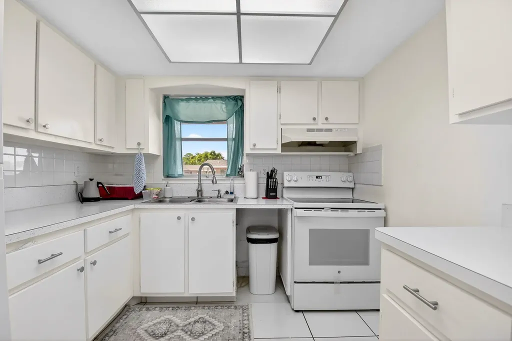 2593 W Dudley Drive W West Palm Beach FL 33415