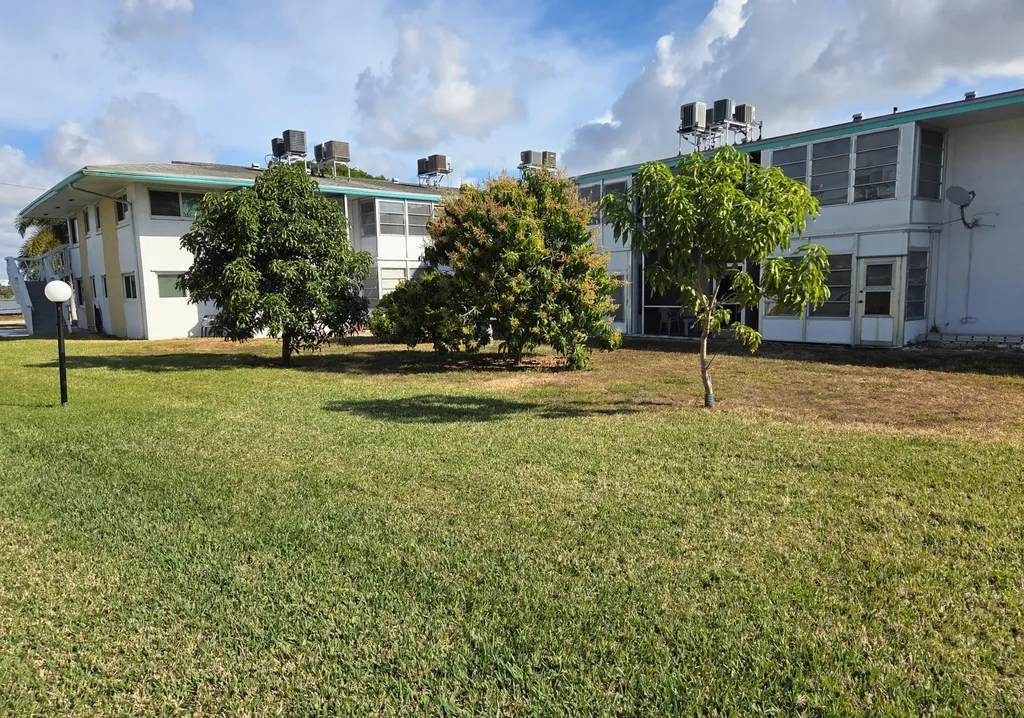 2180 Lake Osborne Drive Lake Worth Beach FL 33461