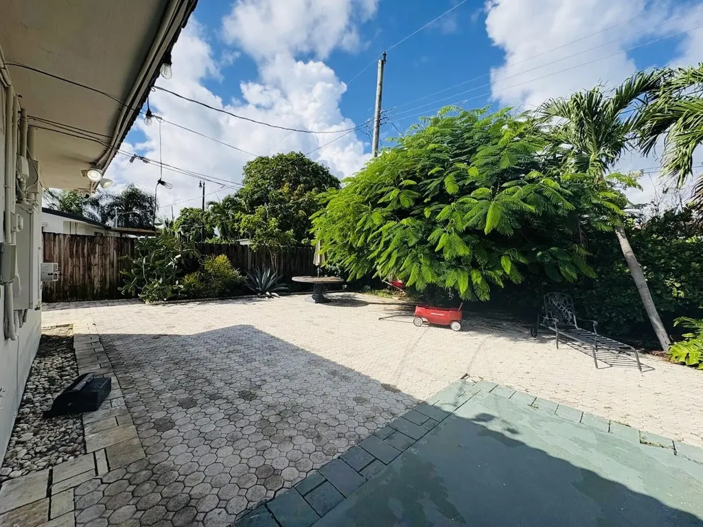 2711 NE 11th Terrace Pompano Beach FL 33064