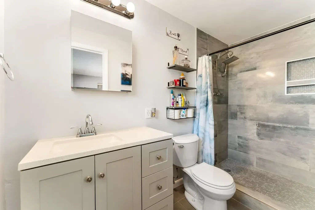 1042 SW 23rd Avenue Boynton Beach FL 33426
