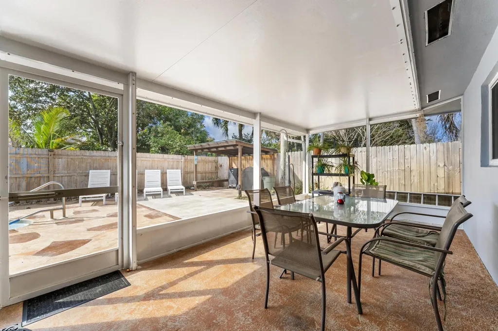 1042 SW 23rd Avenue Boynton Beach FL 33426