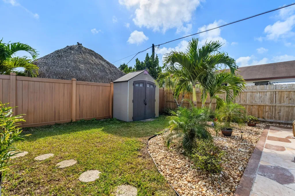 1042 SW 23rd Avenue Boynton Beach FL 33426