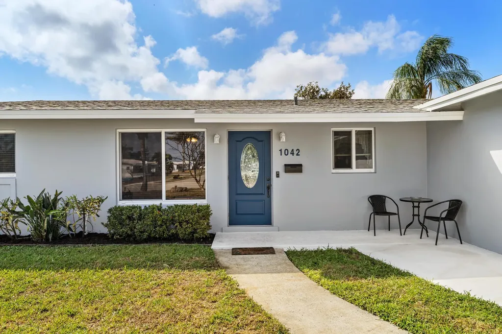 1042 SW 23rd Avenue Boynton Beach FL 33426