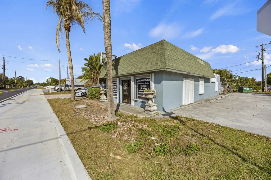 3085 2nd Avenue N Palm Springs FL 33461