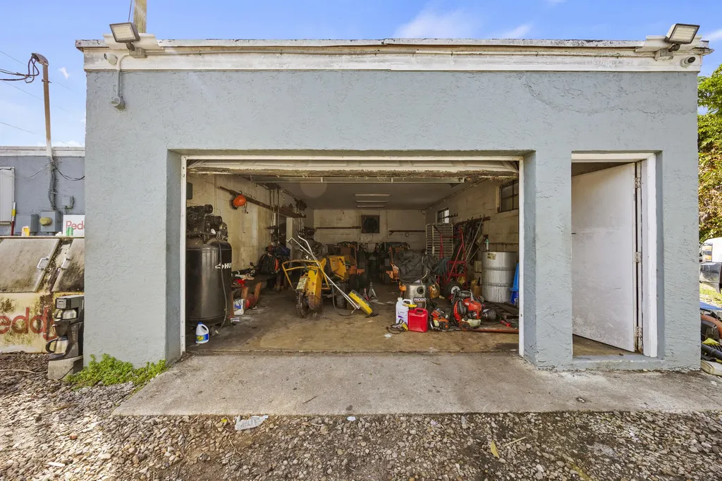 3085 2nd Avenue N Palm Springs FL 33461