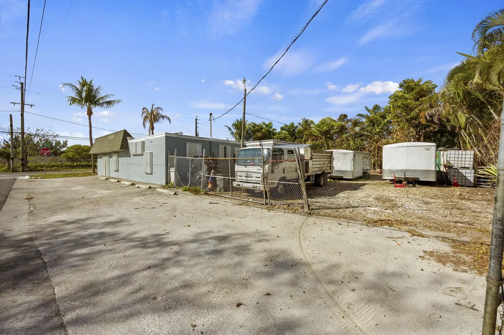 3085 2nd Avenue N Palm Springs FL 33461