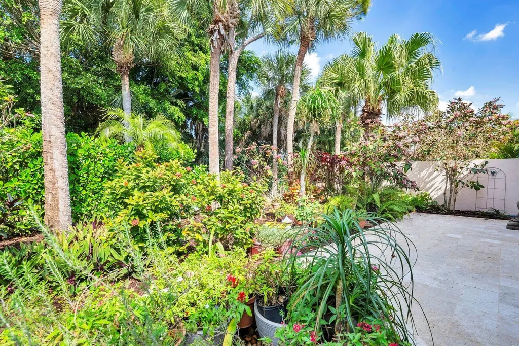 9213 Heathridge Drive West Palm Beach FL 33411