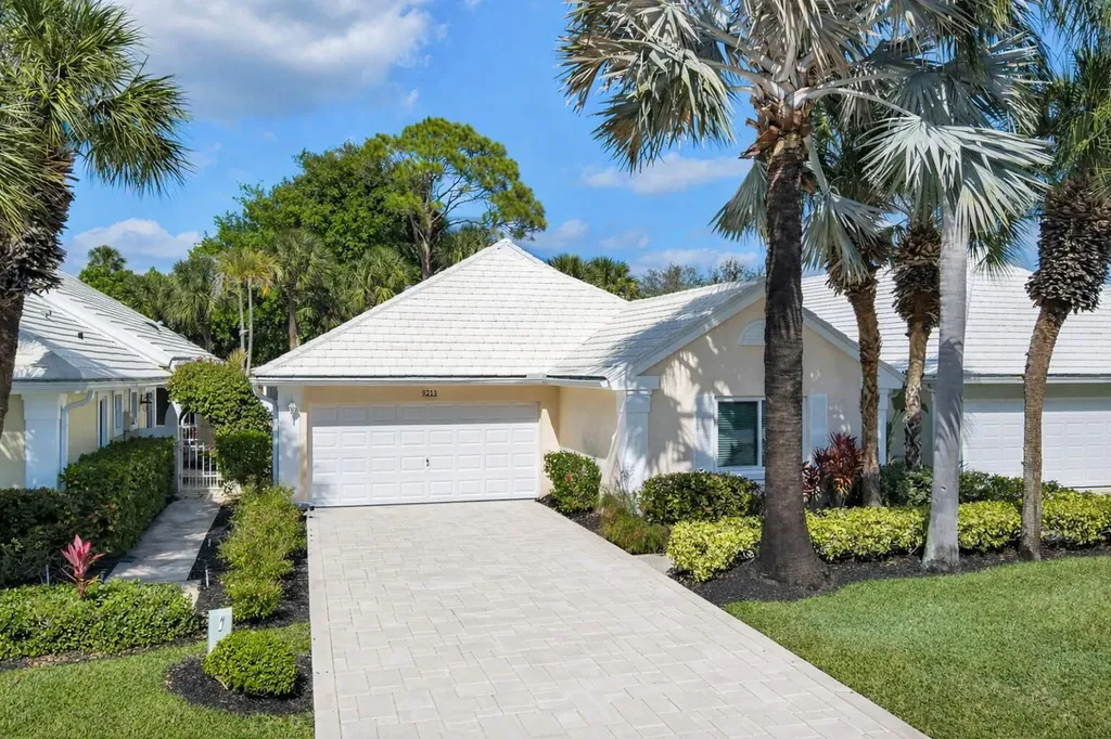 9213 Heathridge Drive West Palm Beach FL 33411