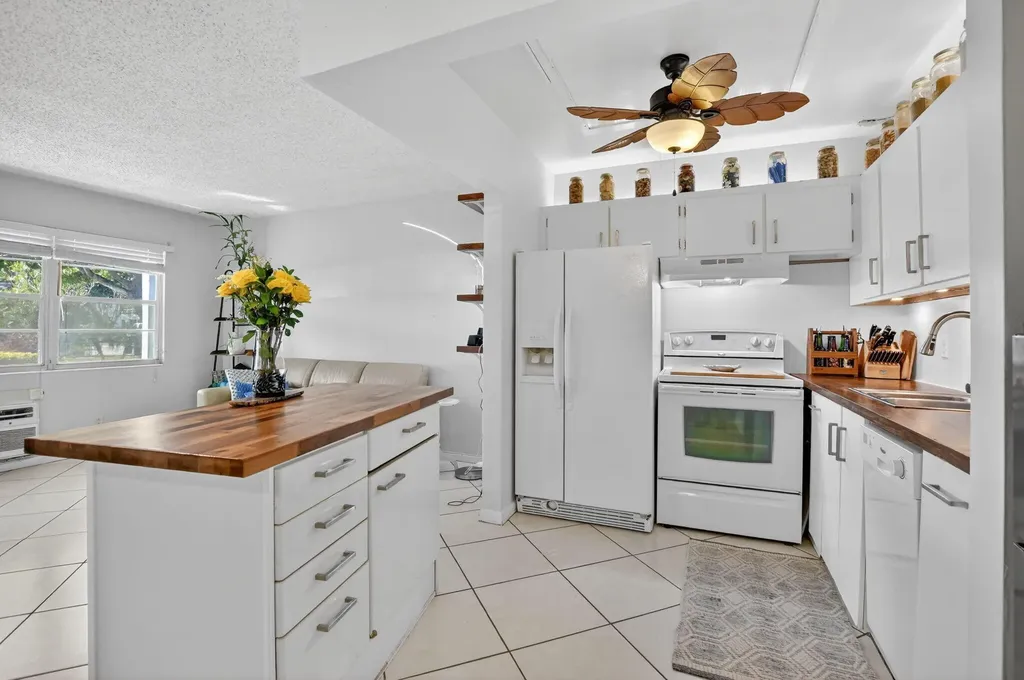 290 Oakridge Q Deerfield Beach FL 33442