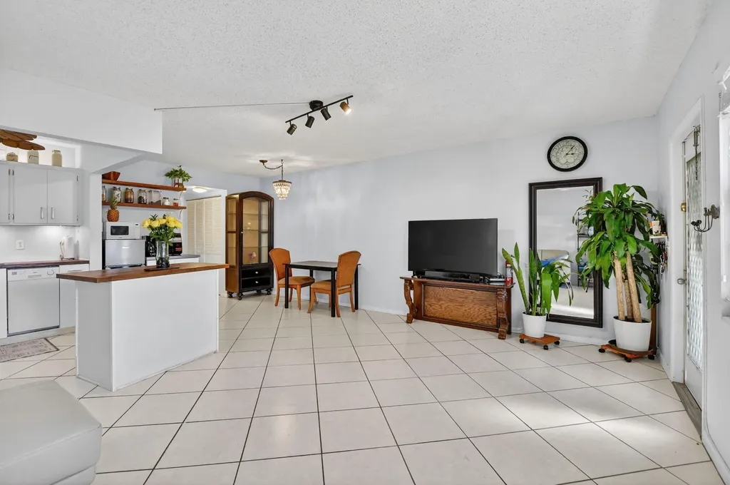 290 Oakridge Q Deerfield Beach FL 33442