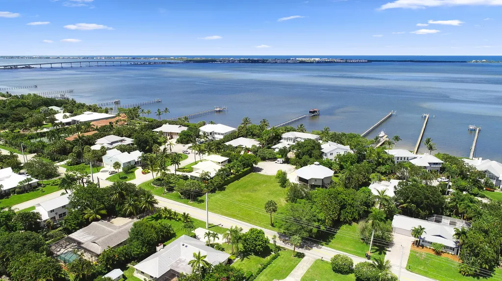 18 Cranes Nest Sewalls Point FL 34996