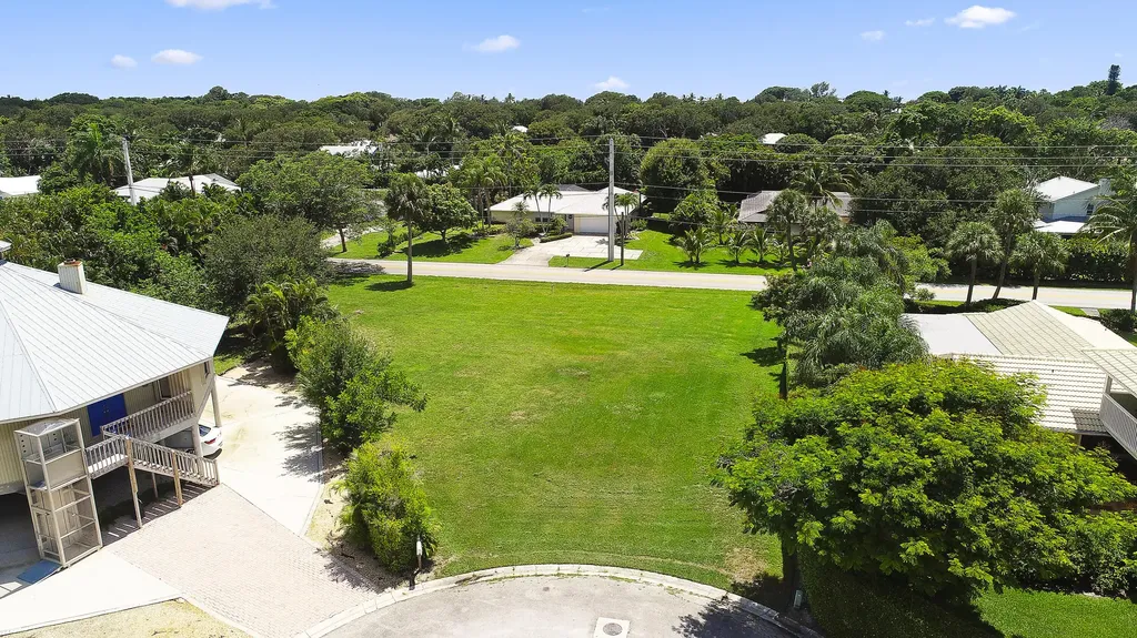 18 Cranes Nest Sewalls Point FL 34996