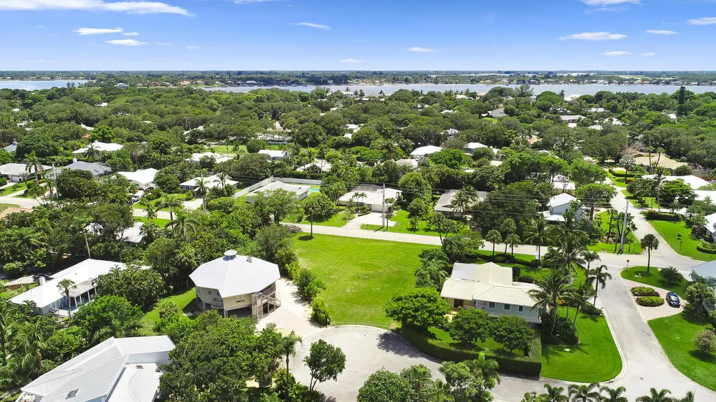 18 Cranes Nest Sewalls Point FL 34996