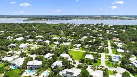 18 Cranes Nest Sewalls Point FL 34996