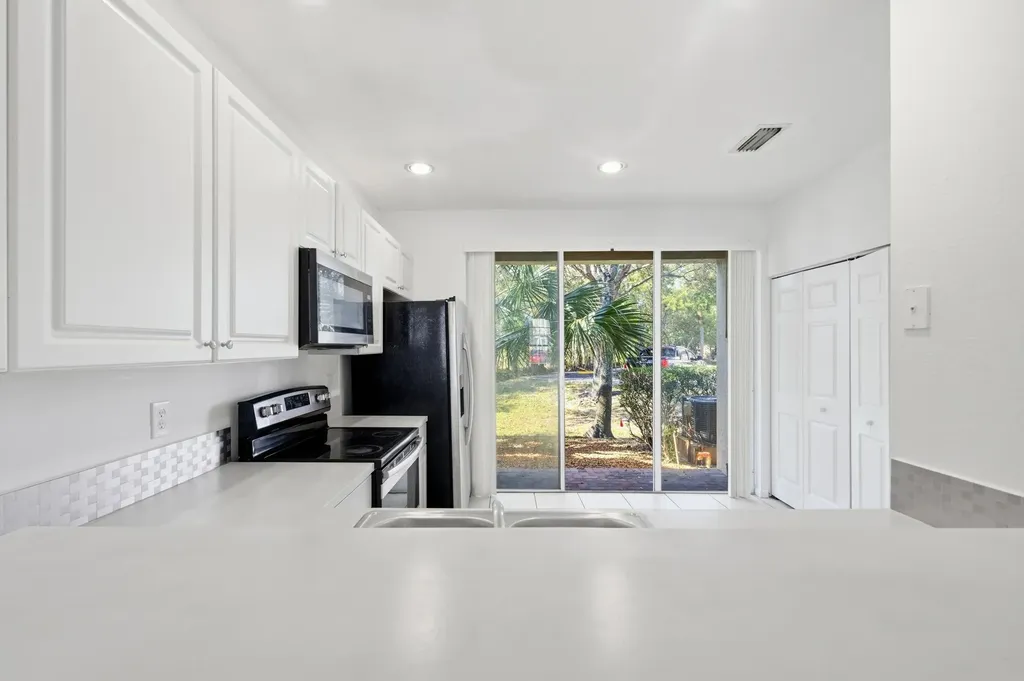 687 NW 42nd Avenue Plantation FL 33317