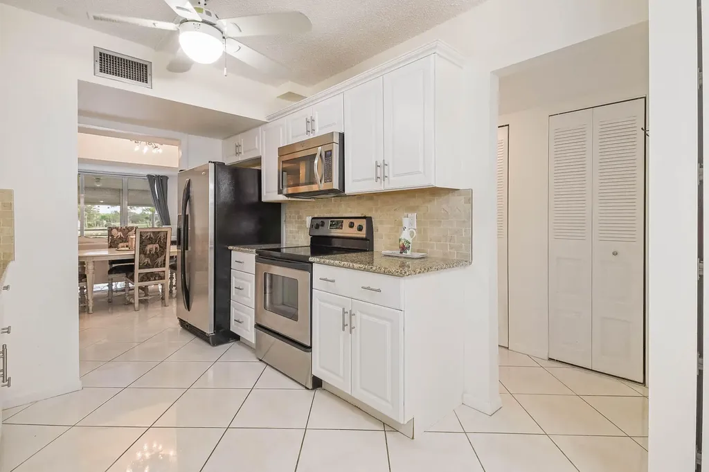 6850 10th Avenue N Lake Worth FL 33467