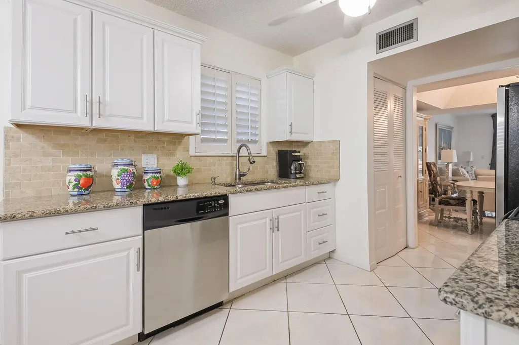 6850 10th Avenue N Lake Worth FL 33467