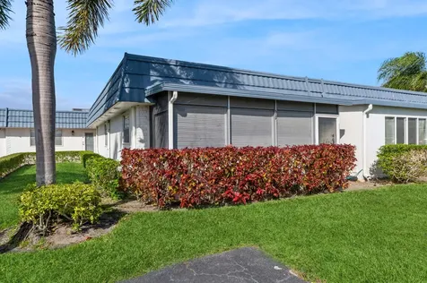 98 E Waterford E Delray Beach FL 33446