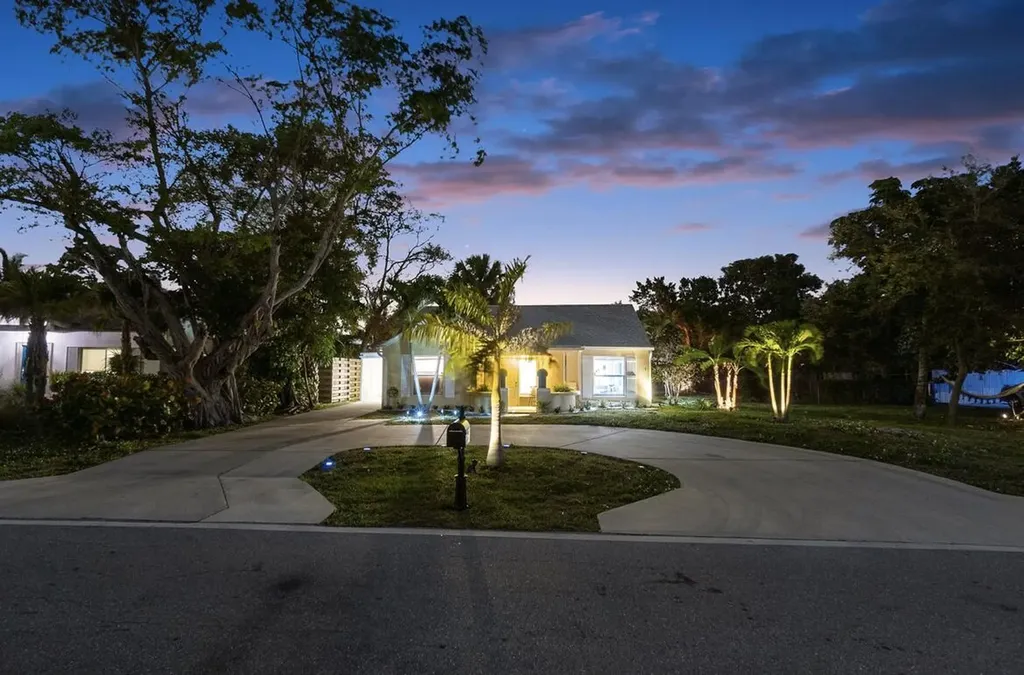 727 S Lake Drive Lantana FL 33462