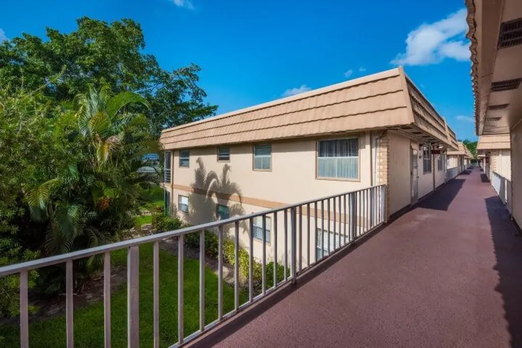 657 Brittany N Delray Beach FL 33446
