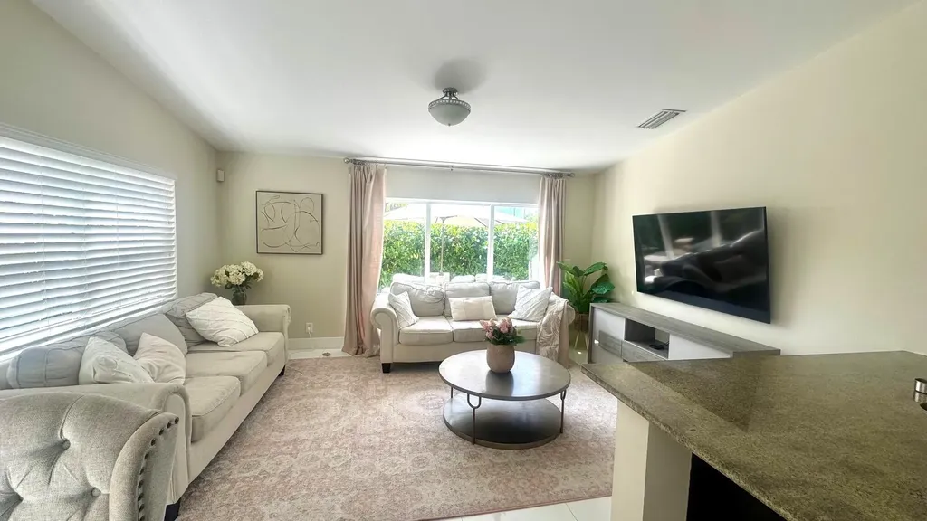 4274 NW 1st Place Deerfield Beach FL 33442