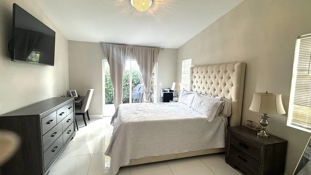 4274 NW 1st Place Deerfield Beach FL 33442