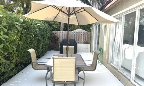 4274 NW 1st Place Deerfield Beach FL 33442