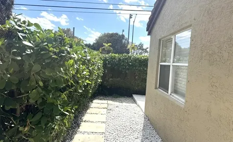 4274 NW 1st Place Deerfield Beach FL 33442
