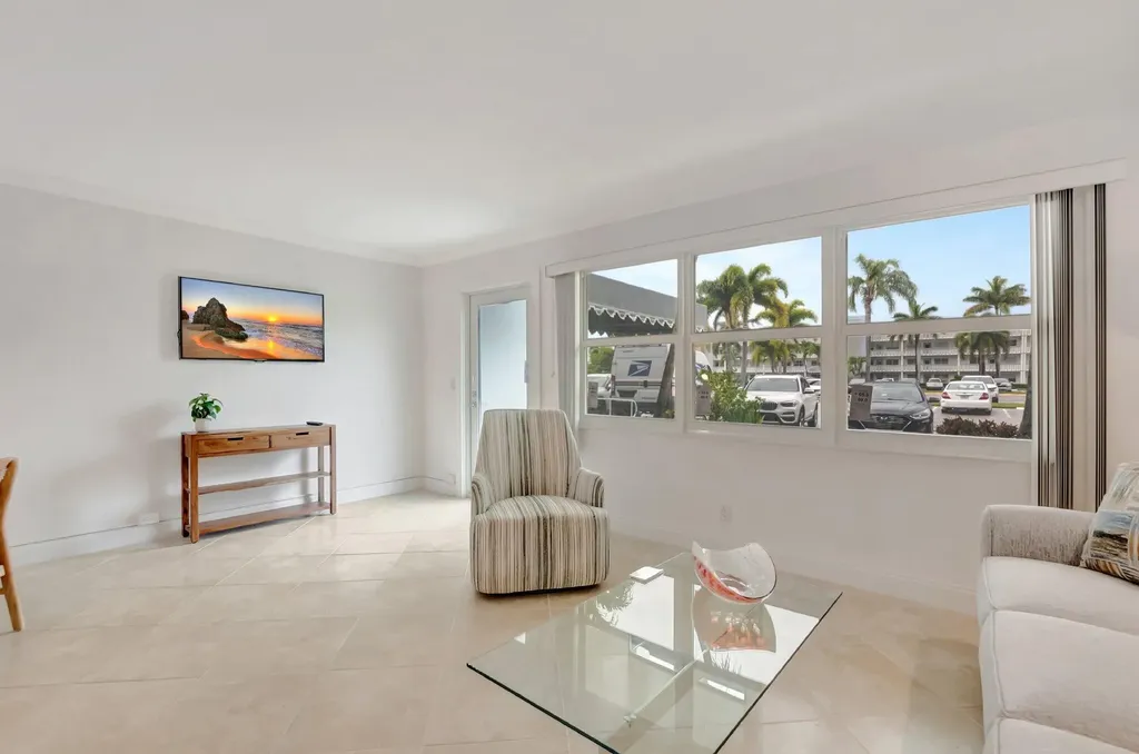 1072 Yarmouth D Boca Raton FL 33434