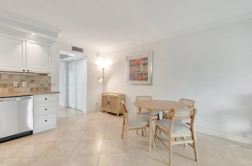 1072 Yarmouth D Boca Raton FL 33434
