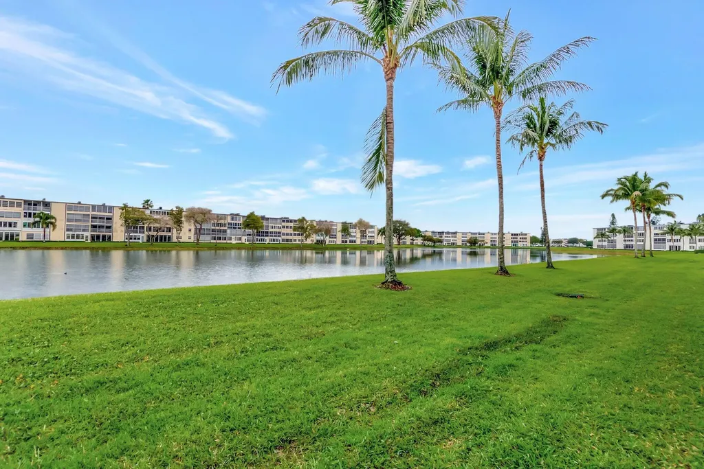 1072 Yarmouth D Boca Raton FL 33434