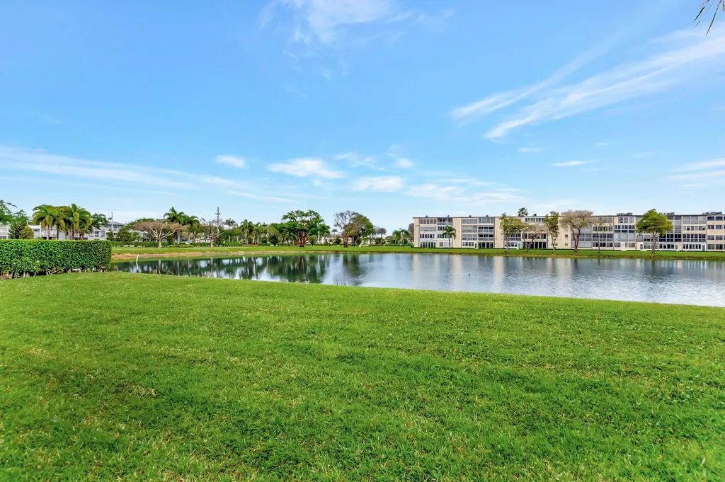 1072 Yarmouth D Boca Raton FL 33434
